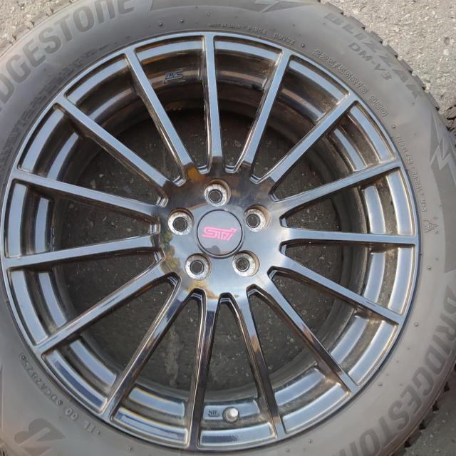 BRIDGESTONE BLIZZAK DM-V3 + STI フォレスター純正オプションホイール