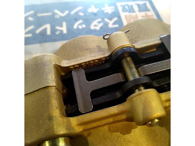 Brembo
4P
Caliper
For the right
40mm pitch
gold