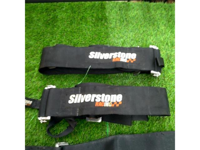 Silverstone  6点式 シートベルト