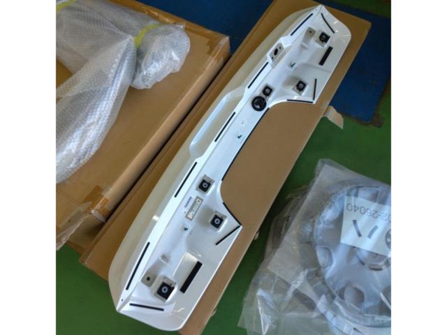 トヨタ  76085-60130 VJA300W ランドクルーザー純正リアウィング