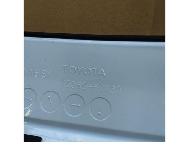 トヨタ  76085-60130 VJA300W ランドクルーザー純正リアウィング
