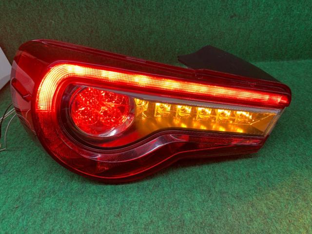トヨタ純正 左側(助手席側)LEDテールレンズ 86/ZN6･BRZ/ZC6 後期