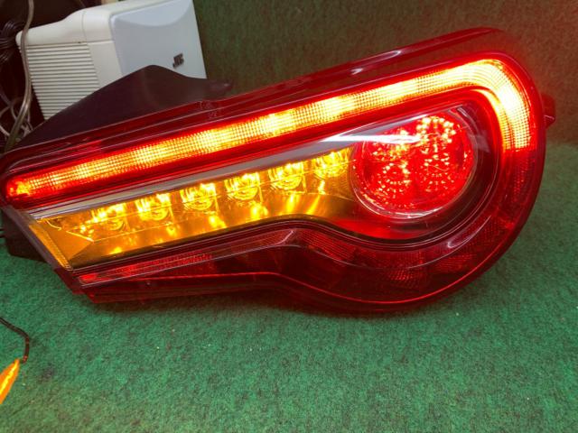 トヨタ純正 右側(運転席側) LEDテールレンズ 86/ZN6･BRZ/ZC6 後期