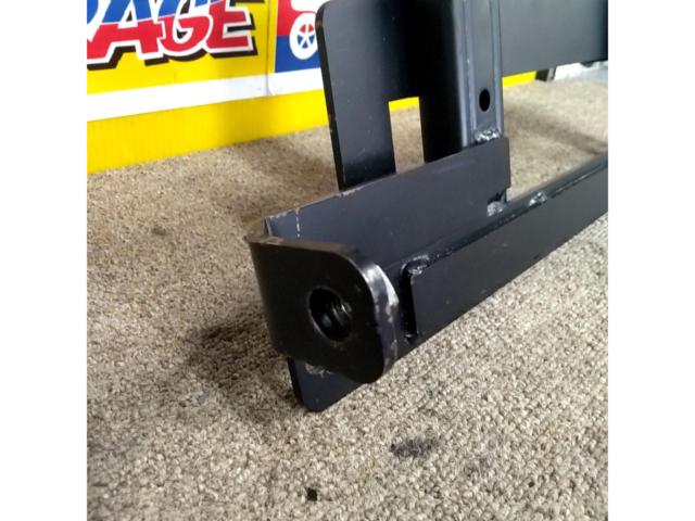 NV350 Caravan/E26 Kawai Manufacturing Co., Ltd.
Seat rail/driver's side N079R