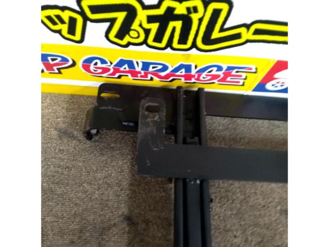 NV350 Caravan/E26 Kawai Manufacturing Co., Ltd.
Seat rail/driver's side N079R
