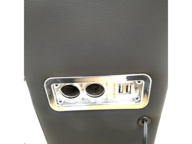 【メーカー不明】ルーミー用センターコンソール