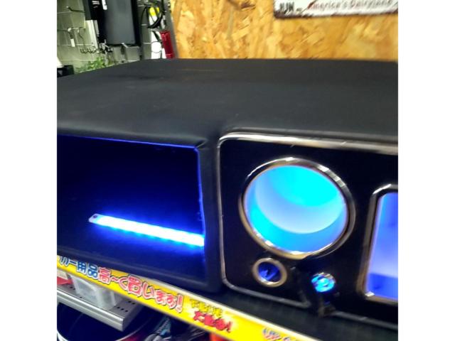 【メーカー不明】ルーミー用センターコンソール