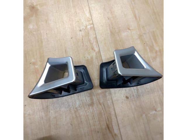 RECARO belt hole cover
Col: Silver