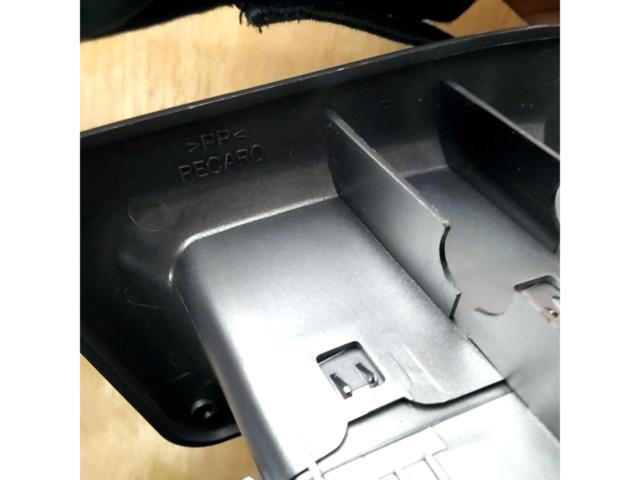 RECARO belt hole cover
Col: Silver