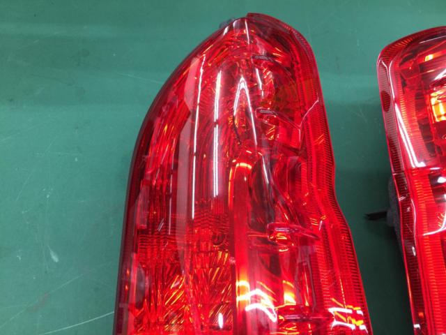 ハイエース 200系 純正 テールレンズ 左右セット