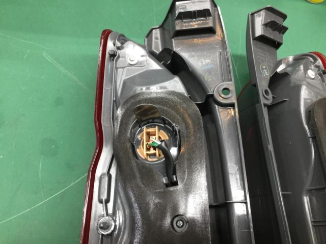 ハイエース 200系 純正 テールレンズ 左右セット