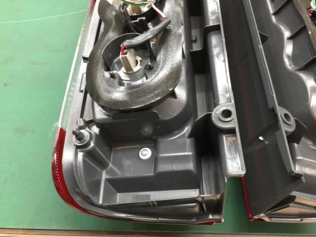 ハイエース 200系 純正 テールレンズ 左右セット