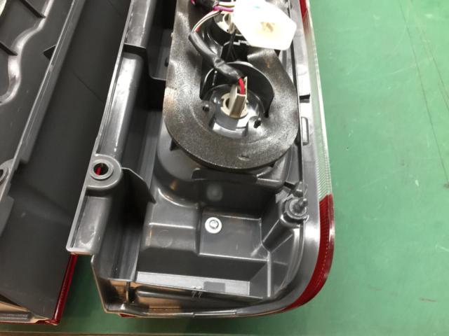 ハイエース 200系 純正 テールレンズ 左右セット