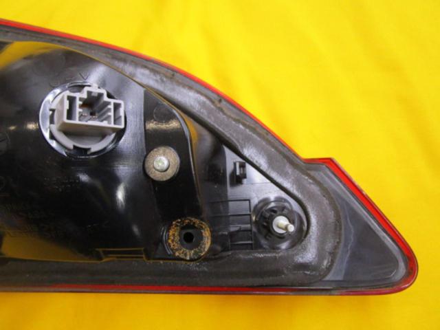 MAZDA
Premacy / CW system
Genuine taillight (driver's side only)