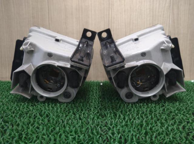TOYOTA (Toyota)
100 Hiace
Genuine fog lamp
Harness shortage
Right and left
