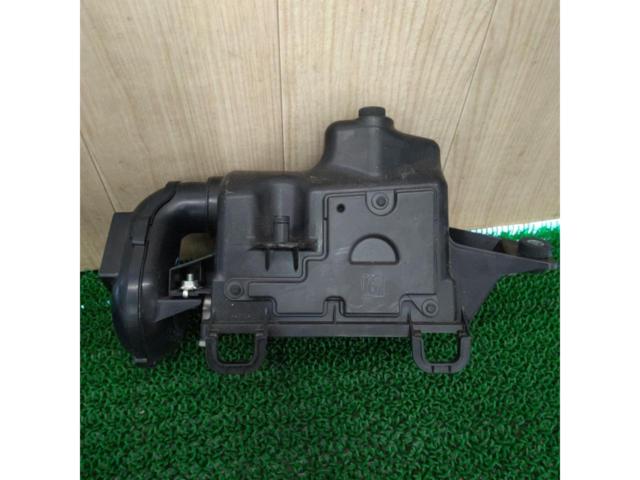 TOYOTA (Toyota)
Aqua
10 system
Genuine air cleaner box