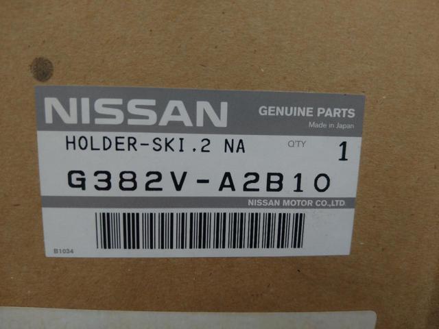  unused goods 
NAVAN
Nissan genuine OP
Ski roof rack