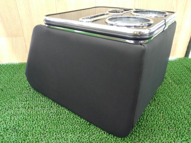 Wakealli maker unknown
General-purpose type
Center console
Box