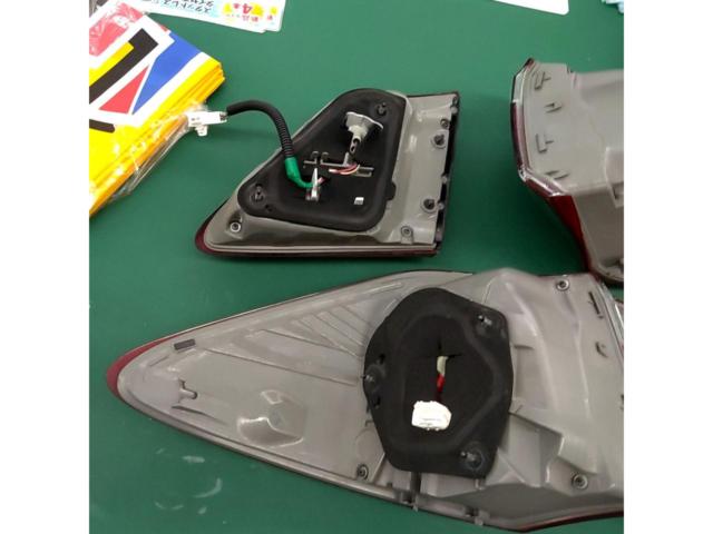 【トヨタ純正】クラウンGRS201純正テールレンズ