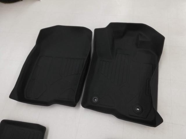 Unknown manufacturer floor mats + luggage mat
4-piece set
Unused item