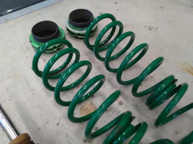 TEIN STREETBASIS ネジ式車高調 30系プリウス
