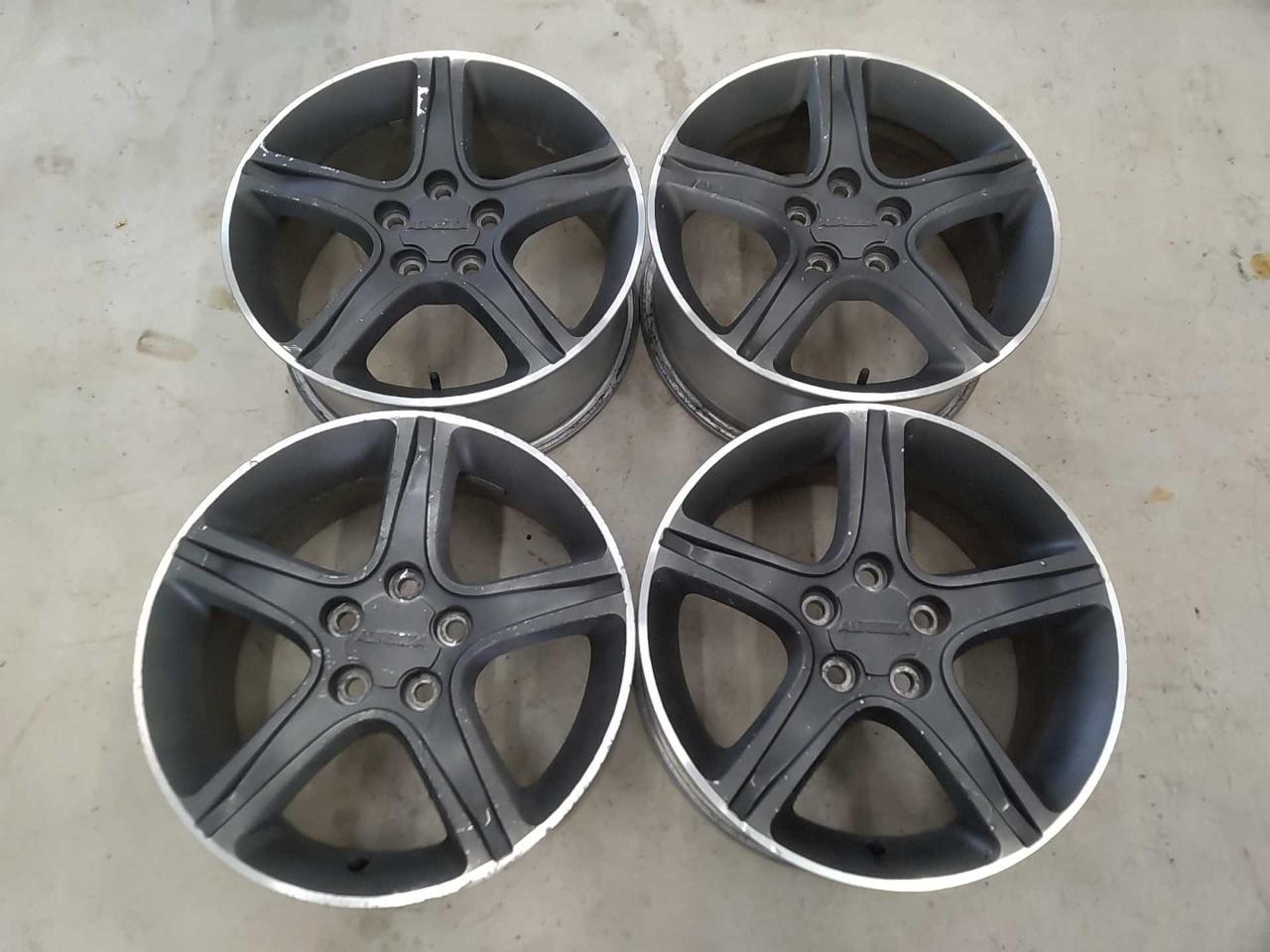 Toyota genuine
Altezza original wheel
