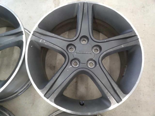 Toyota genuine
Altezza original wheel