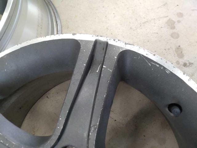 Toyota genuine
Altezza original wheel
