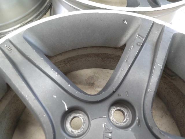 Toyota genuine
Altezza original wheel
