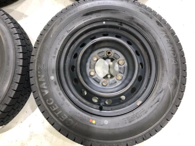 トヨタ純正(TOYOTA)  200系ハイエース  + KENDA(ケンダ) ICETEC VAN’Z WR01