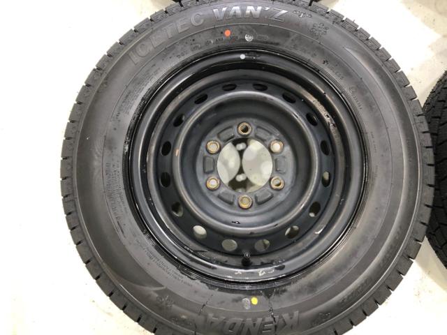 トヨタ純正(TOYOTA)  200系ハイエース  + KENDA(ケンダ) ICETEC VAN’Z WR01