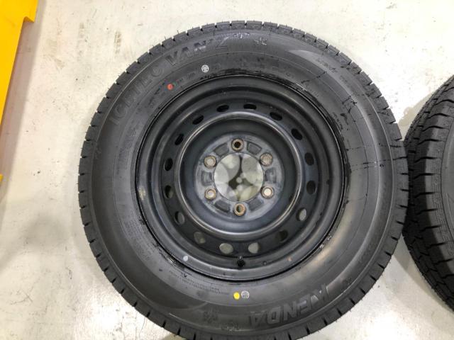 トヨタ純正(TOYOTA)  200系ハイエース  + KENDA(ケンダ) ICETEC VAN’Z WR01