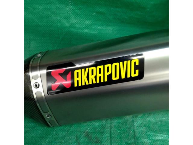AKRAPOVIC slip-on muffler
VFR1200 (’12)