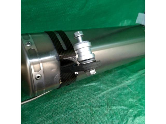 AKRAPOVIC slip-on muffler
VFR1200 (’12)