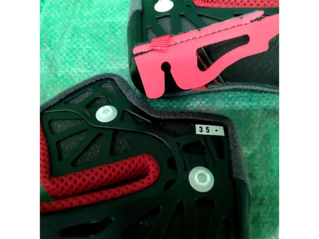 SHOEI Support
Z-8
Cheek pad
Size 35