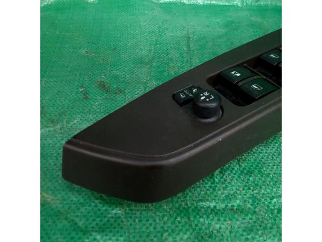 【ダイハツ純正】フロントアームレストアッパーベースパネル/パワーウィンドウスイッチ ルーミー/M900A