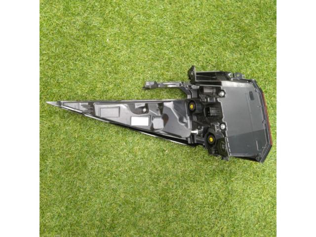 【アウターのみ】トヨタ純正 40系アルファード 純正テールレンズ
