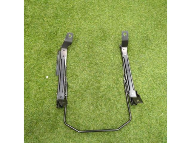 RECARO(レカロ) 底止めシートレール インプレッサ/GJ･GP系, XV/GP系, レヴォーグ/VM系, WRX/VA系 RH･右席･運転席用