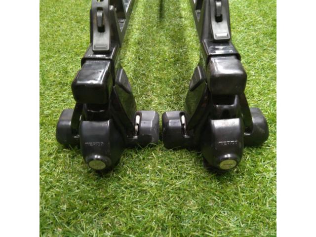 TERZO
Base carrier (roof-on foot + mounting holder EH233) + ski carrier attachment
10 system Alphard
30 · 40 Series Estima