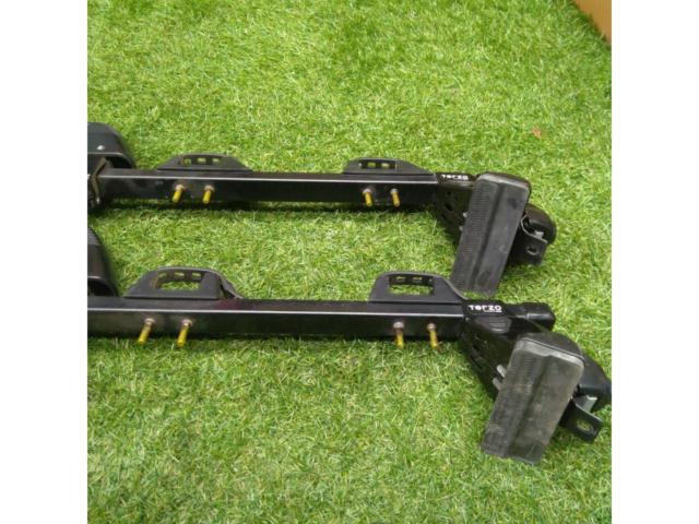 TERZO
Base carrier (roof-on foot + mounting holder EH233) + ski carrier attachment
10 system Alphard
30 · 40 Series Estima