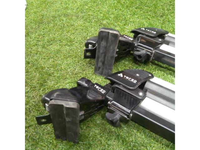 TERZO
Base carrier (roof-on foot + mounting holder EH233) + ski carrier attachment
10 system Alphard
30 · 40 Series Estima