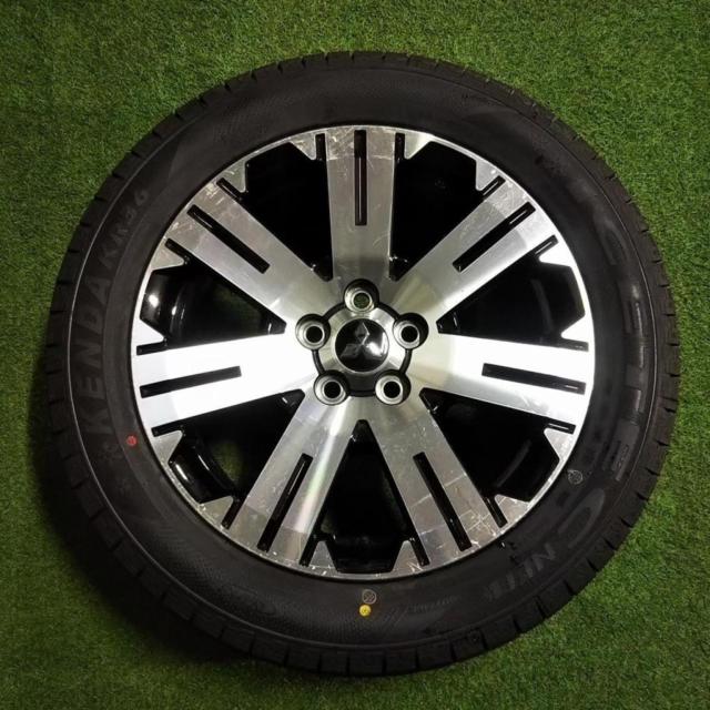 三菱純正 CV型デリカD:5中期型 純正アルミホイール + KENDA KR36 225/55R18 2025年製造