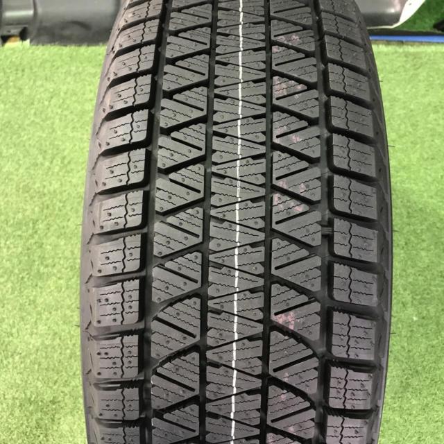 Z-meist UC-10 17インチアルミホイール + BRIDGESTONE BLIZZAK DM-V3 225/60R17 2025年製造