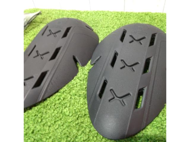 Forcefield ISOLATOR
1
KNEES Isolator 1
Protector for knee