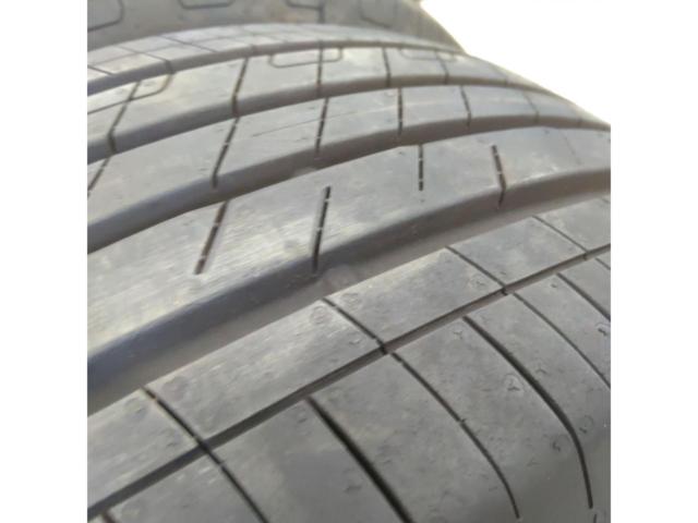 Tires only: GOODYEAR EFFICIENT
GRIP
PERFORMANCE
215 / 60R16