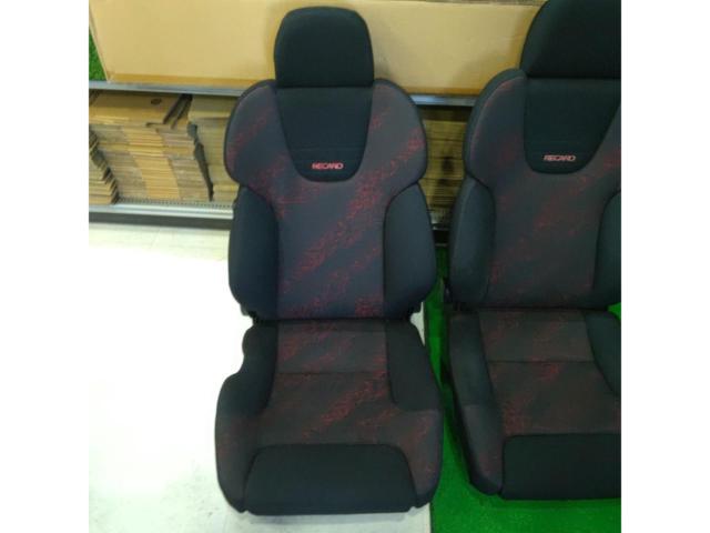 (Left and Right Set) Genuine Mitsubishi V-4 Type/Legnum Genuine Option Parts
RECARO seat
(Set of left and right)