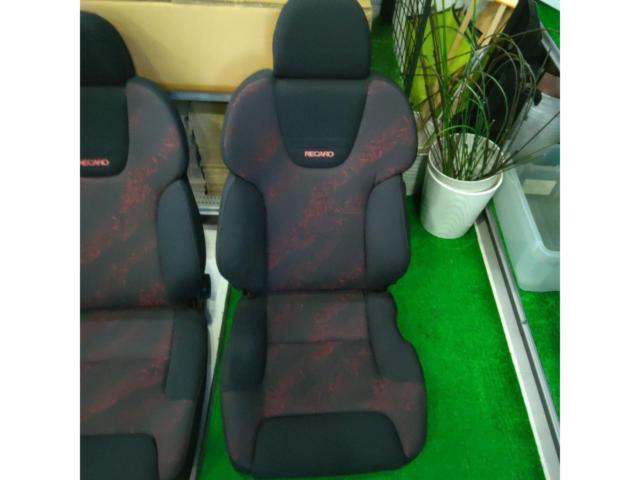 (Left and Right Set) Genuine Mitsubishi V-4 Type/Legnum Genuine Option Parts
RECARO seat
(Set of left and right)