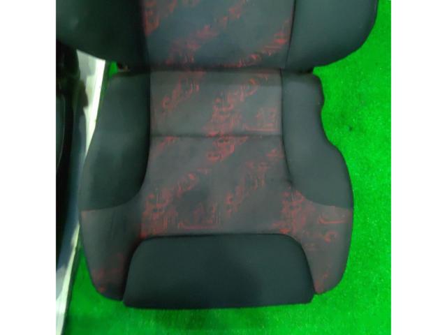 (Left and Right Set) Genuine Mitsubishi V-4 Type/Legnum Genuine Option Parts
RECARO seat
(Set of left and right)