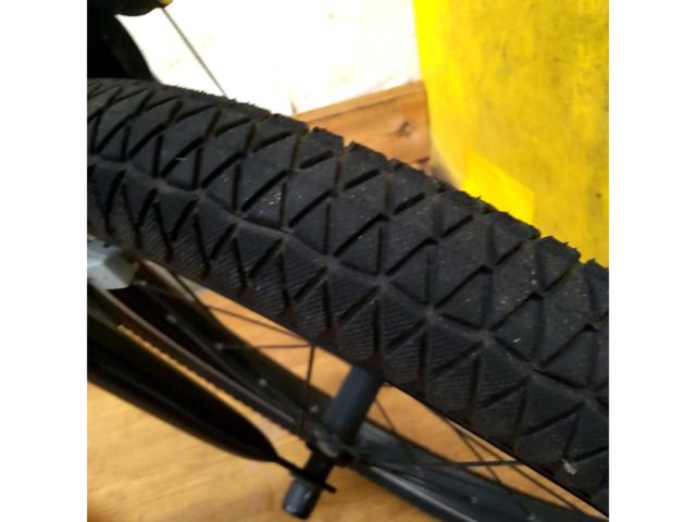 ※スタンド、前カゴ付属 アイトン SCHELMOO 18インチ キッズサイクル レッド