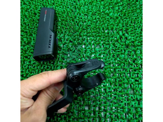 台座×2付属 BONTRAGER COMMUTER COMP R450ルーメン 充電式LEDフロントライト ブラック